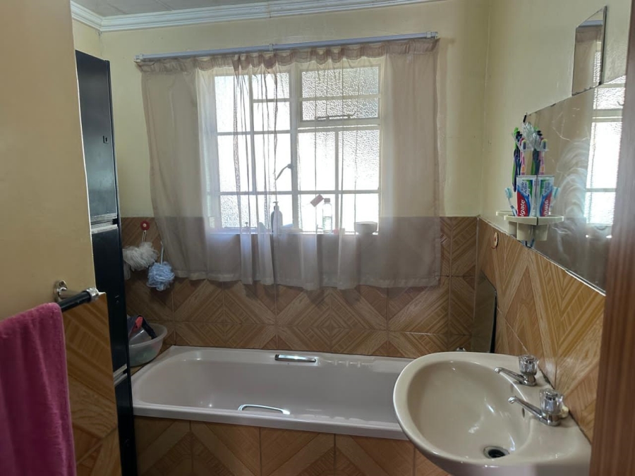 6 Bedroom Property for Sale in Oos Einde North West